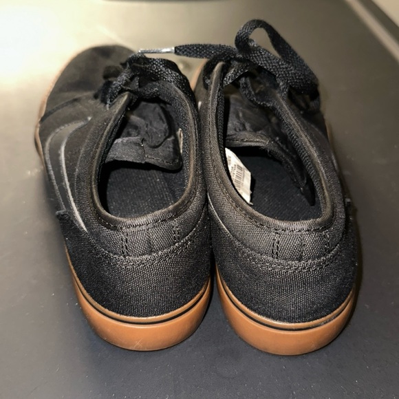 Nike youth shoes size 7 - Picture 2 of 6